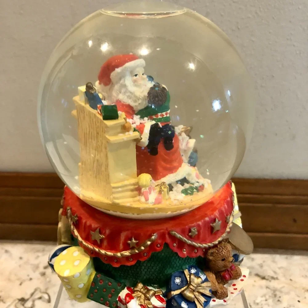 Belk Holiday Home Accents Musical Water Snow Globe Santa Presents New NIB